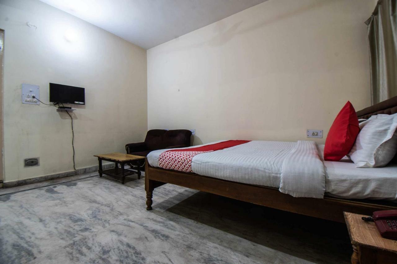 Oyo 29792 Piyush Hajipur Exterior photo