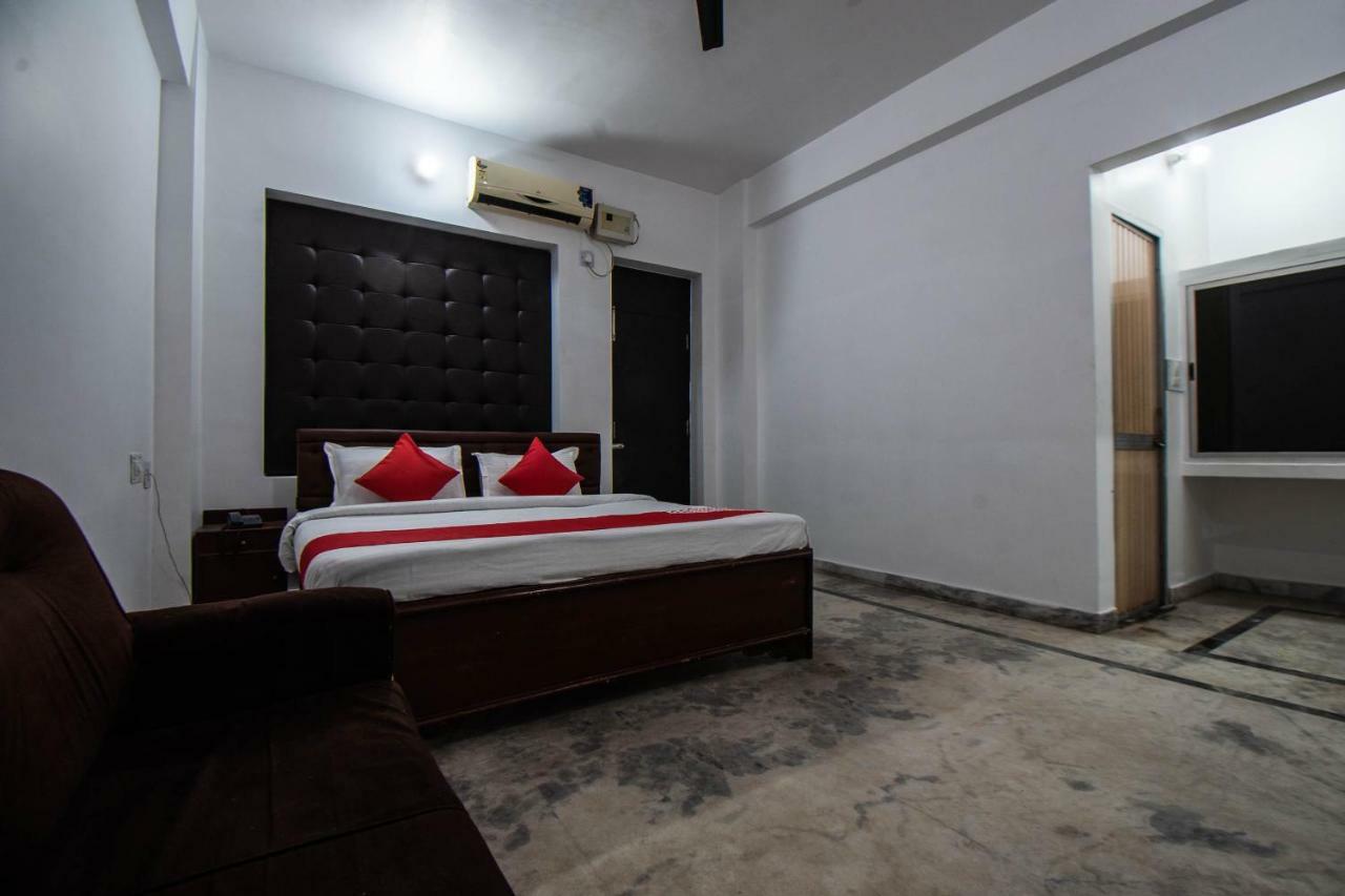 Oyo 29792 Piyush Hajipur Exterior photo